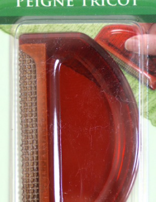 PEIGNE TRICOT