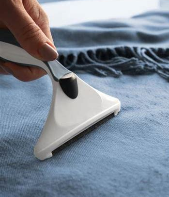 RASOIR BROSSE ANTI PELUCHES